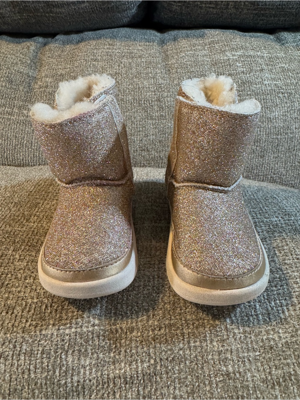 UGG Keelan Glitter Infant Boots in the gold Size 4/5